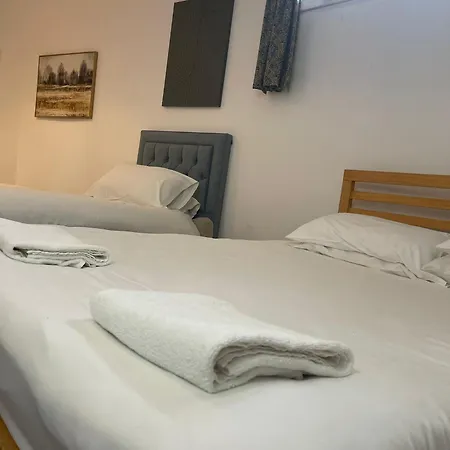Quintuple Close To King's Cross London