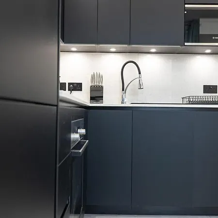 2-bed Flat Near Zoo, Ideal For Families London