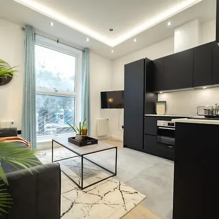2-bed Flat Near Zoo, Ideal For Families