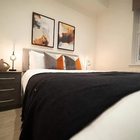 2-bed Flat Near Zoo, Ideal For Families Apartment