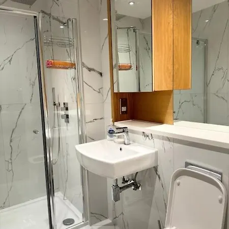 Luxury London * Perivale