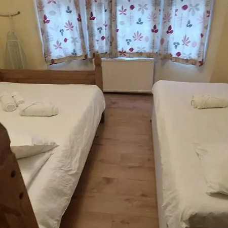 4 Bedroom & 2 Bedroom * London
