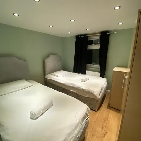 Apartment 4 Bedroom & 2 Bedroom