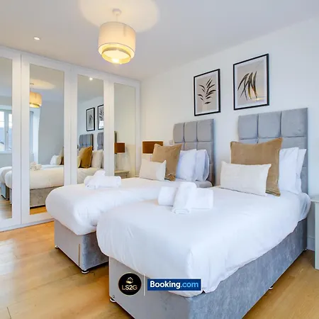 Apartment 2 Bedroom By Ls2g Short Lets & Serviced Greater With Private Balcony London