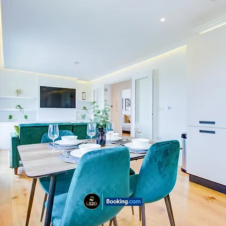 Apartment Stylish 2 Bedroom Flat By Ls2g Short Lets & Serviced Greater With Balcony And Easy Access *