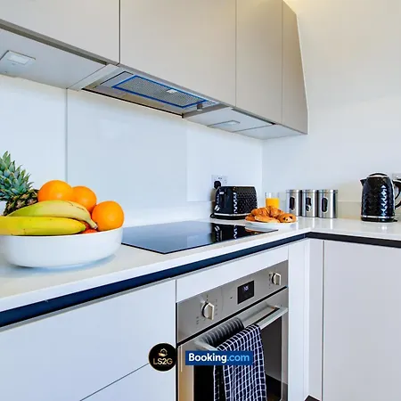 Stylish 2 Bedroom Flat By Ls2g Short Lets & Serviced Greater With Balcony And Easy Access London