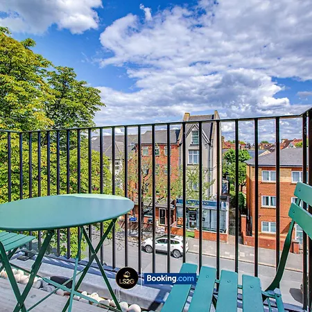 Stylish 2 Bedroom Flat By Ls2g Short Lets & Serviced Greater With Balcony And Easy Access * London