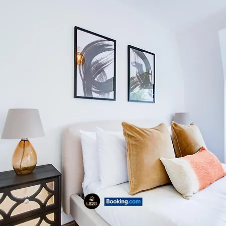 Apartment Stylish 2 Bedroom Flat By Ls2g Short Lets & Serviced Greater With Balcony And Easy Access *
