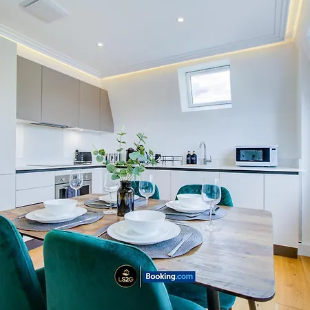 Stylish 2 Bedroom Flat By Ls2g Short Lets & Serviced Greater With Balcony And Easy Access Apartment London
