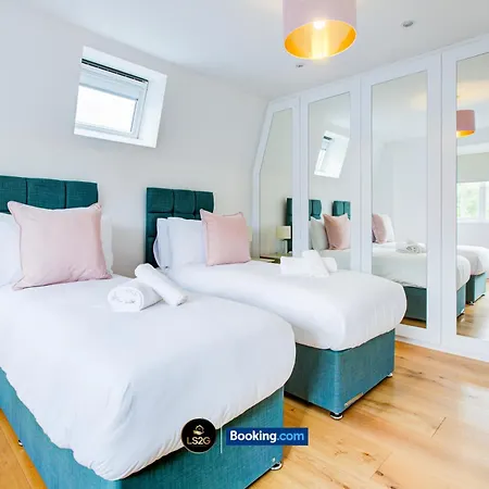 Stylish 2 Bedroom Flat By Ls2g Short Lets & Serviced Greater With Balcony And Easy Access Apartment