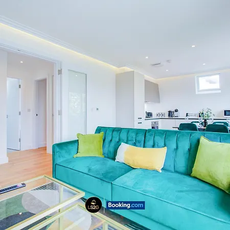 Apartment Stylish 2 Bedroom Flat By Ls2g Short Lets & Serviced Greater With Balcony And Easy Access London