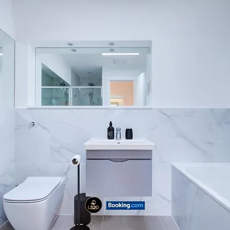 Stylish 2 Bedroom Flat By Ls2g Short Lets & Serviced Greater With Balcony And Easy Access * London