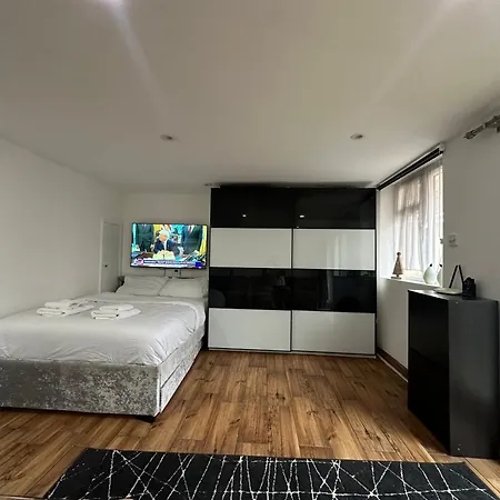 Studio With Own Garden London