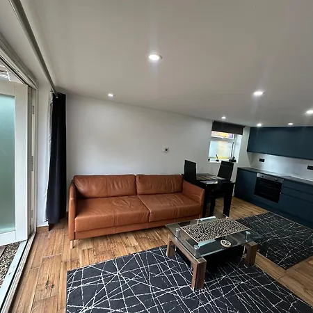 Studio With Own Garden * London