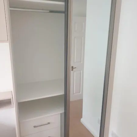 Peaceful On Sharing Flat In Wimbledon