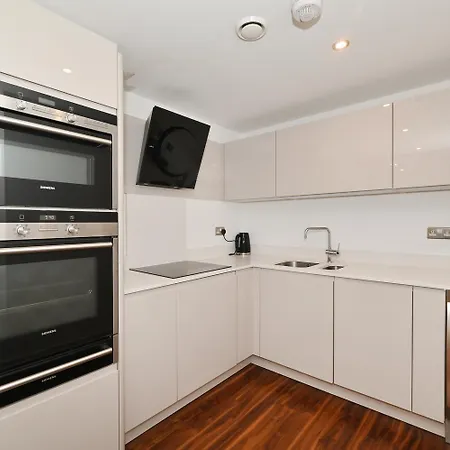 Apartment Tower Bridge - Balcony - Ac - Heated Floor - Fast Wifi - Luxurylondonstays London