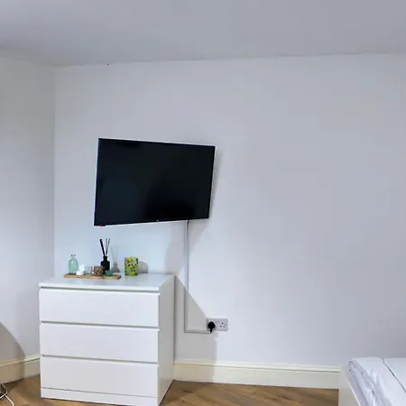 Spacious 2 Bed With Patio In Camden Wr201