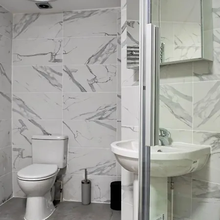 Apartment Spacious 2 Bed With Patio In Camden Wr201 *