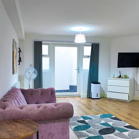Spacious 2 Bed With Patio In Camden Wr201 *
