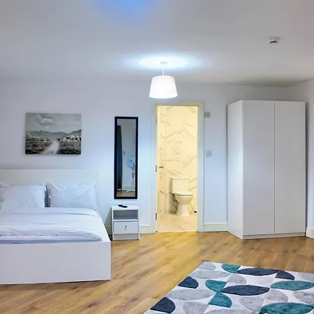 Spacious 2 Bed With Patio In Camden Wr201 Apartment London