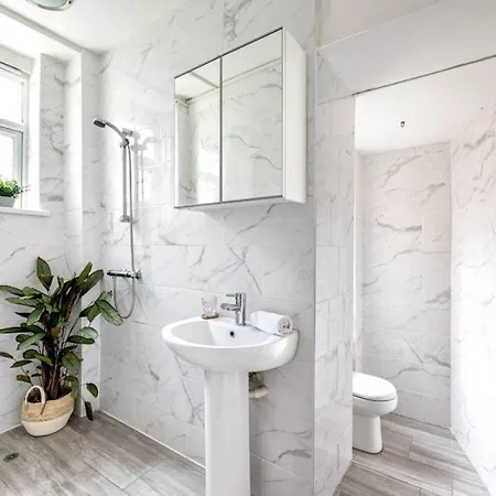 Cs Linden Apartment London