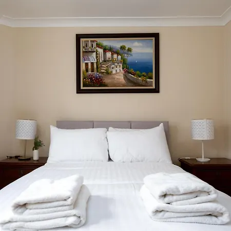 Guestready - Family Retreat In * London