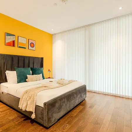 Radiant 2bdr With Balcony In Luxury Building Londen
