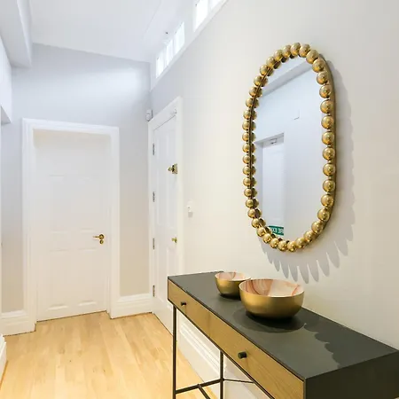 Urban Chic - Dorset Street *