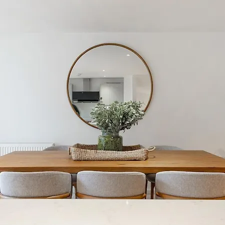 The Riverbank Hideaway London