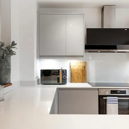 Apartment The Riverbank Hideaway London