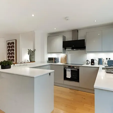 The Riverbank Hideaway London