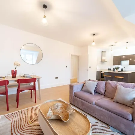 Eleven By Artsy Apartment *