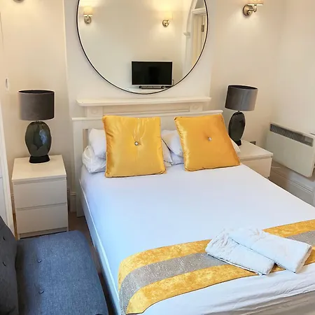 Hyde Park Luxe Apartment