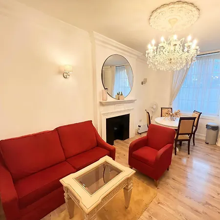Hyde Park Luxe