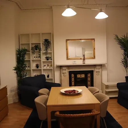 Stylish One Bed Flat In Brook Apartment London