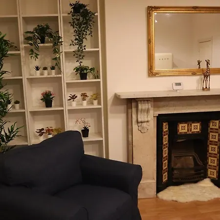 Stylish One Bed Flat In Brook * London