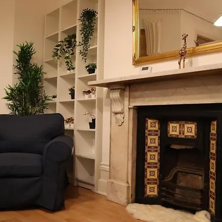 Stylish One Bed Flat In Brook * London