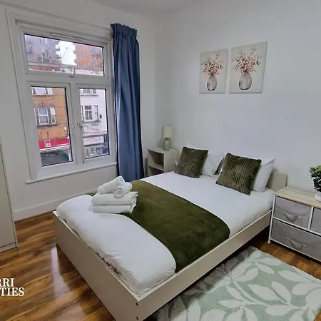 Two Bed Flat - 6 Minutes To Canning Town Station