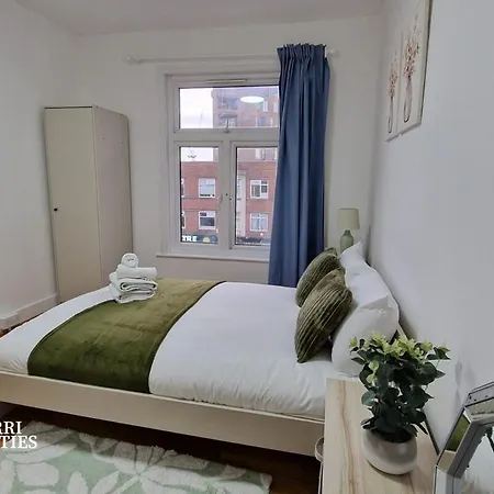 Apartment Two Bed Flat - 6 Minutes To Canning Town Station