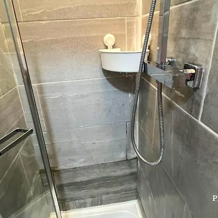 Apartment Two Bed Flat - 6 Minutes To Canning Town Station *