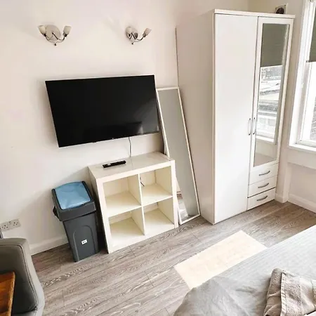 Light With Kitchenette Close To Hyde Park * London