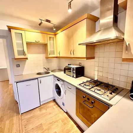Apartment Flat-by Lewisham Train Station London