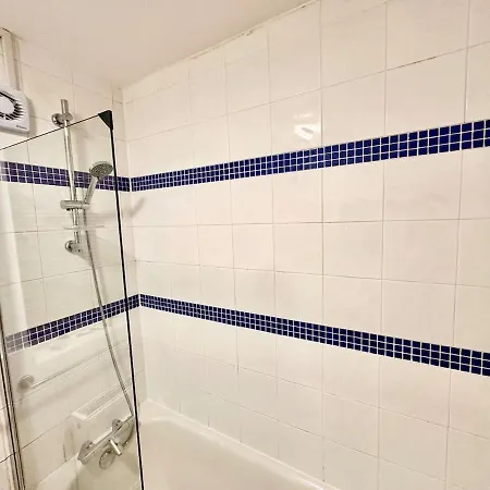 Flat-by Lewisham Train Station Apartment