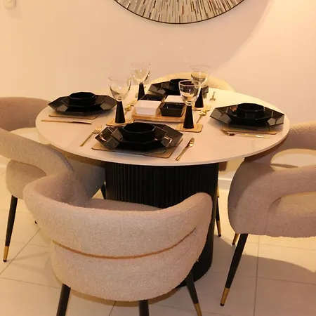 Apartment Luxury 1 Bedroom In With Free Parking