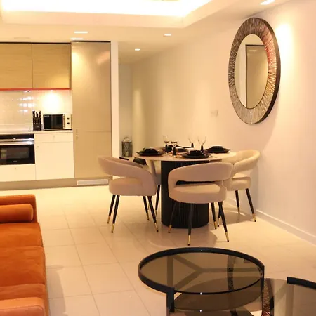 Luxury 1 Bedroom In With Free Parking Apartment London