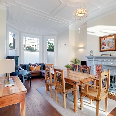 Stunning Edwardian 6-bedroom Family In Muswell Hill *