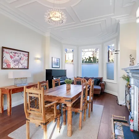 Stunning Edwardian 6-bedroom Family In Muswell Hill *