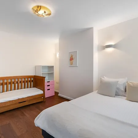 Stunning Edwardian 6-bedroom Family In Muswell Hill Holiday home *