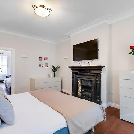 Stunning Edwardian 6-bedroom Family In Muswell Hill Holiday home