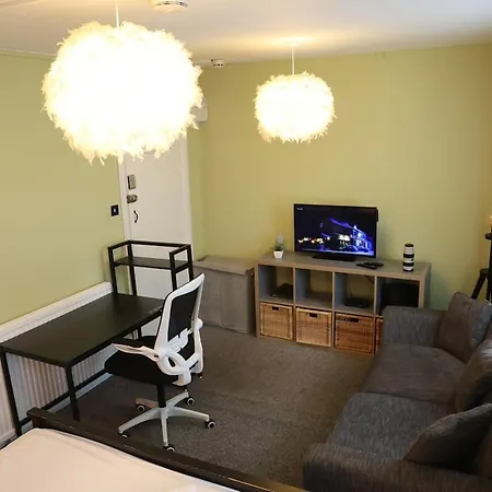 Warren Apartment *